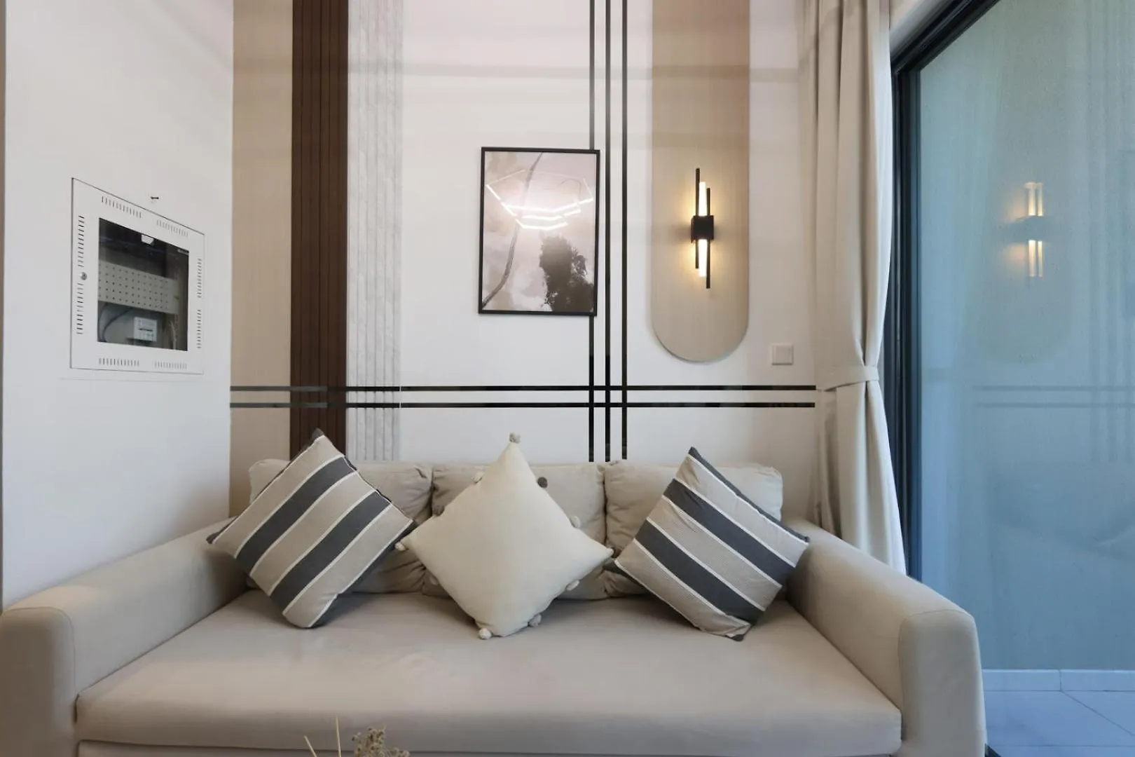 Livbnb-1B Urban Serenity With Private Balcony Dubai