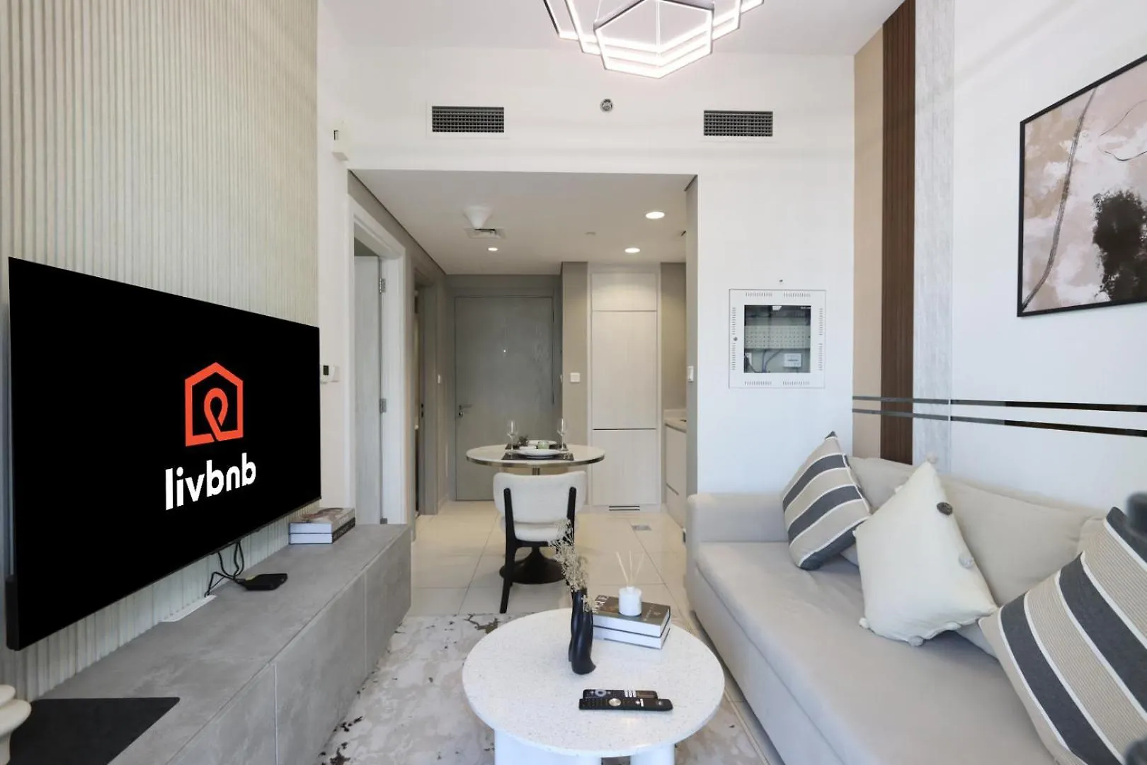 Livbnb-1B Urban Serenity With Private Balcony Dubai